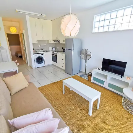 Apartment Happy Day Dreamer